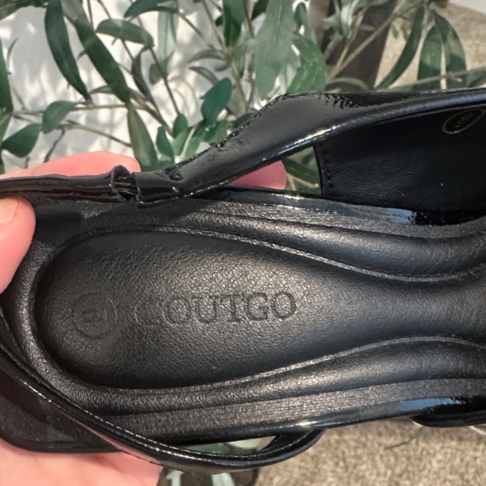 Chic Black Patent Slingback Heels - Picture 7 of 7
